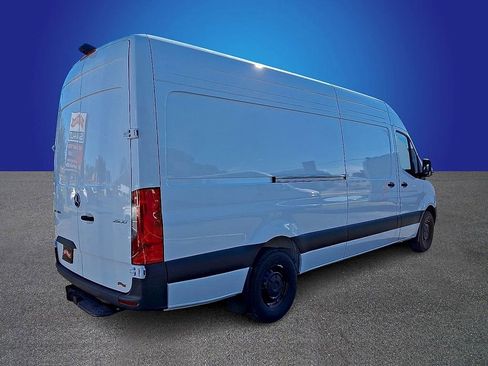 Used 2025 Mercedes-Benz Sprinter 2500 image 4