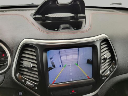 Used 2015 Jeep Cherokee Trailhawk w/ Comfort/Convenience Group image 14