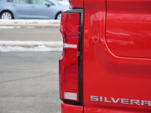 Used 2025 Chevrolet Silverado 2500 ZR2 w/ Technology Package AWD/4WD image 11