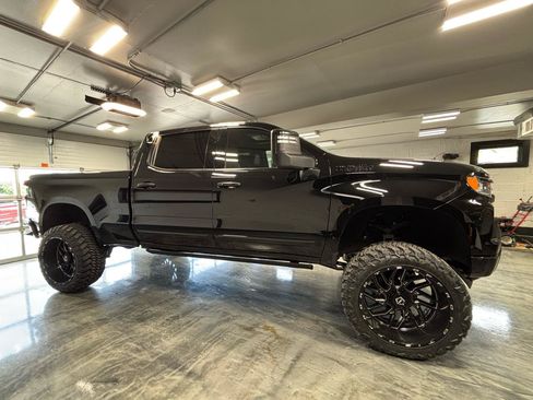 Used 2024 Chevrolet Silverado 1500 High Country w/ Technology Package AWD/4WD image 14