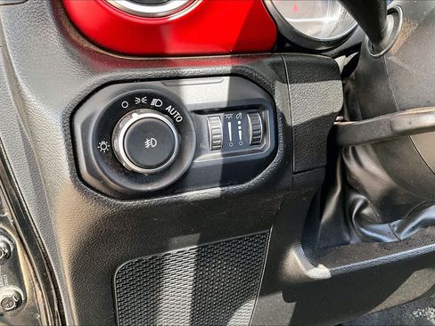 Used 2022 Jeep Wrangler Rubicon w/ LED Lighting Group AWD/4WD image 33