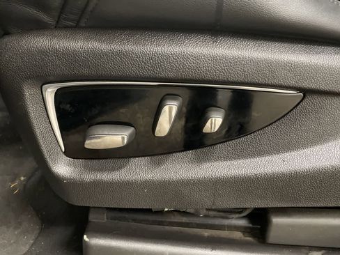 Used 2015 Cadillac Escalade Luxury image 14