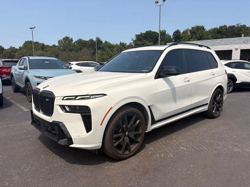 Used 2024 BMW X7 M60i AWD/4WD image 3
