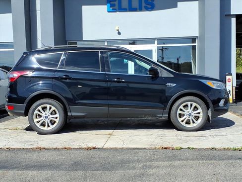 Used 2018 Ford Escape SE w/ SE Sync 3 Package image 2