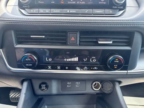 Used 2024 Nissan Rogue SV FWD image 15