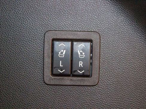 Used 2022 Buick Enclave Avenir w/ Avenir Technology Package image 16