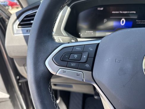 Used 2024 Volkswagen Tiguan SE w/ Panoramic Sunroof Package FWD image 16