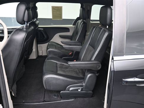 Used 2019 Dodge Grand Caravan SXT FWD image 11