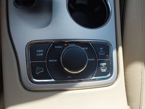 Used 2014 Jeep Grand Cherokee Overland AWD/4WD image 26