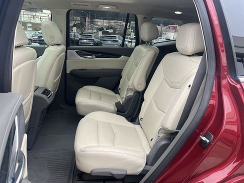 Used 2020 Cadillac XT6 Premium Luxury image 32