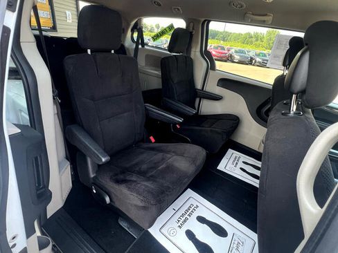 Used 2014 Dodge Grand Caravan SXT image 12