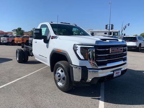 New 2026 GMC Sierra 3500 SLE RWD image 4