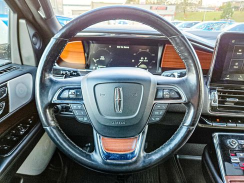Used 2020 Lincoln Navigator Reserve image 21