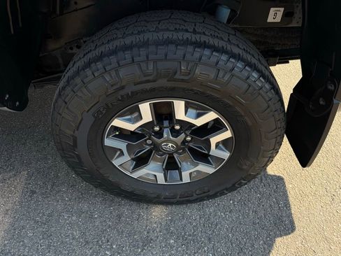 Used 2021 Toyota Tacoma TRD Off-Road w/ Technology Package image 9