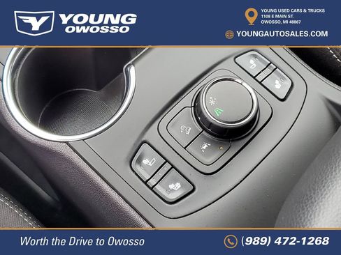 Used 2024 GMC Terrain SLE w/ Driver Convenience Package FWD image 20