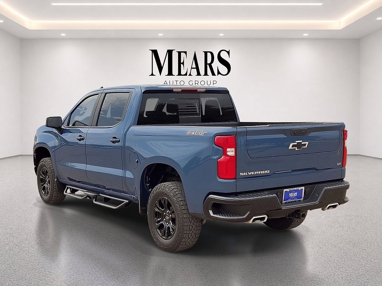 Used 2024 Chevrolet Silverado 1500 LT Trail Boss w/ Convenience Package II AWD/4WD image 3