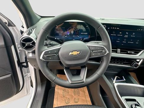 New 2026 Chevrolet Equinox LT w/ Safety and Technology Package FWD image 12