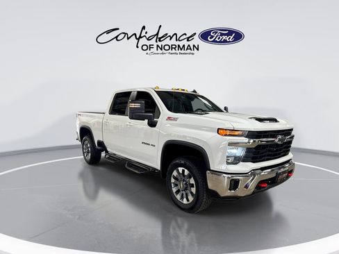 Used 2024 Chevrolet Silverado 2500 LT image 11