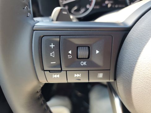 New 2025 Nissan Pathfinder SV w/ Black Appearance Package image 19