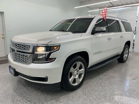 Used 2017 Chevrolet Suburban LT RWD image 5
