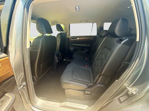 Used 2025 Volkswagen Atlas SE AWD/4WD image 26