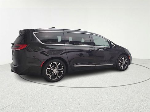 Used 2022 Chrysler Pacifica Pinnacle image 8