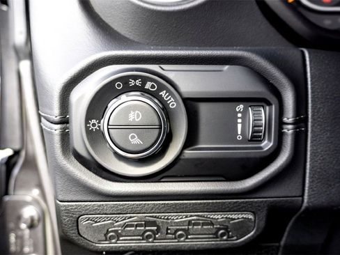 Used 2025 Jeep Gladiator Sport image 16