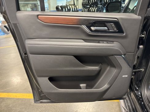 Used 2025 GMC Yukon XL Denali image 27