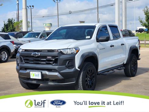 Used 2023 Chevrolet Colorado Trail Boss w/ Advanced Trailering Package AWD/4WD image 2