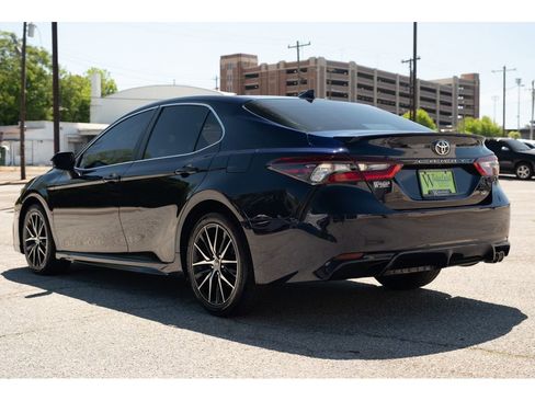 Used 2022 Toyota Camry SE image 6