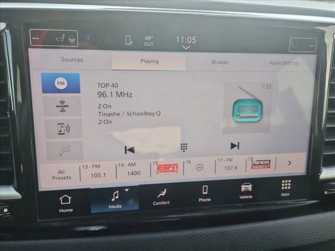 Used 2023 Chrysler Pacifica Touring-L image 13