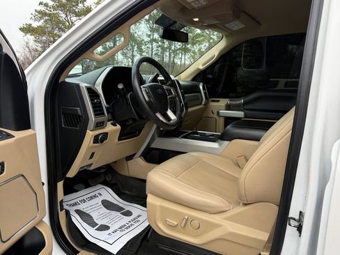 Used 2019 Ford F250 Lariat w/ Chrome Package image 9