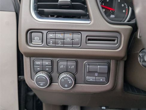 Used 2021 Chevrolet Tahoe Z71 w/ Z71 Off-Road Package AWD/4WD image 27