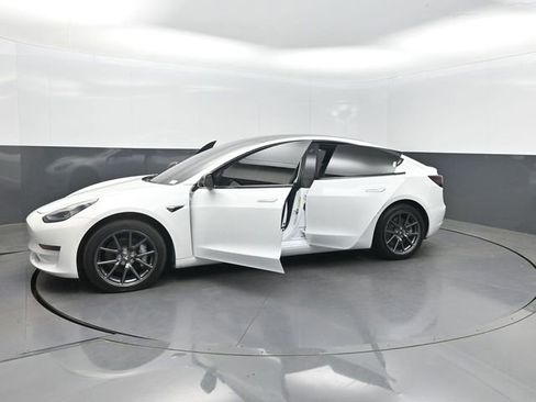 Used 2019 Tesla Model 3 Mid Range image 29