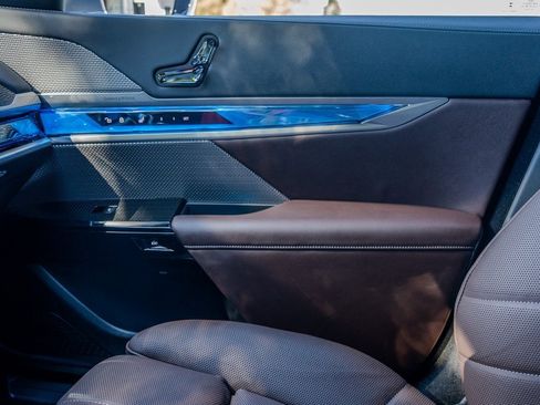 Used 2024 BMW i7 eDrive50 image 13