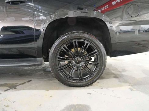Used 2018 Chevrolet Suburban LT RWD image 7