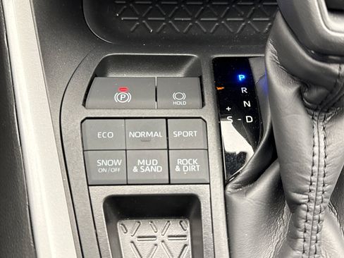 Used 2025 Toyota RAV4 XLE w/ Convenience Package AWD/4WD image 17