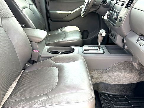 Used 2010 Nissan Frontier LE w/ LE Value Truck Pkg RWD image 24