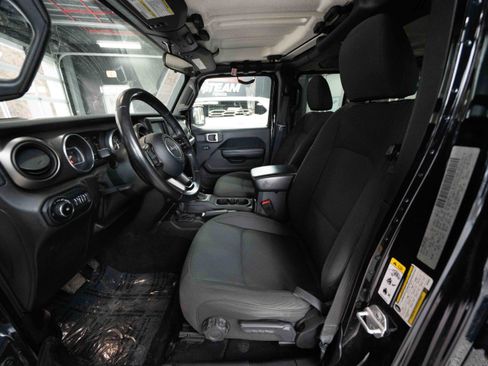 Used 2018 Jeep Wrangler Unlimited Sport S image 9