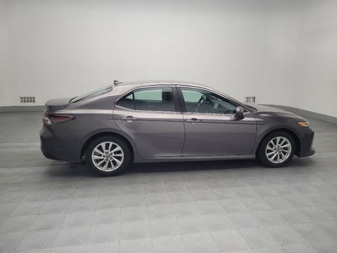 Used 2021 Toyota Camry LE image 10