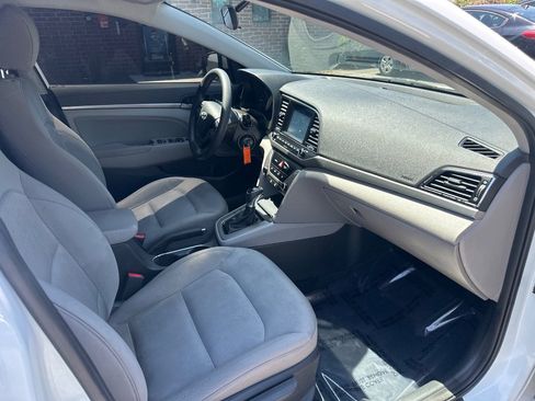 Used 2017 Hyundai Elantra SE FWD image 24