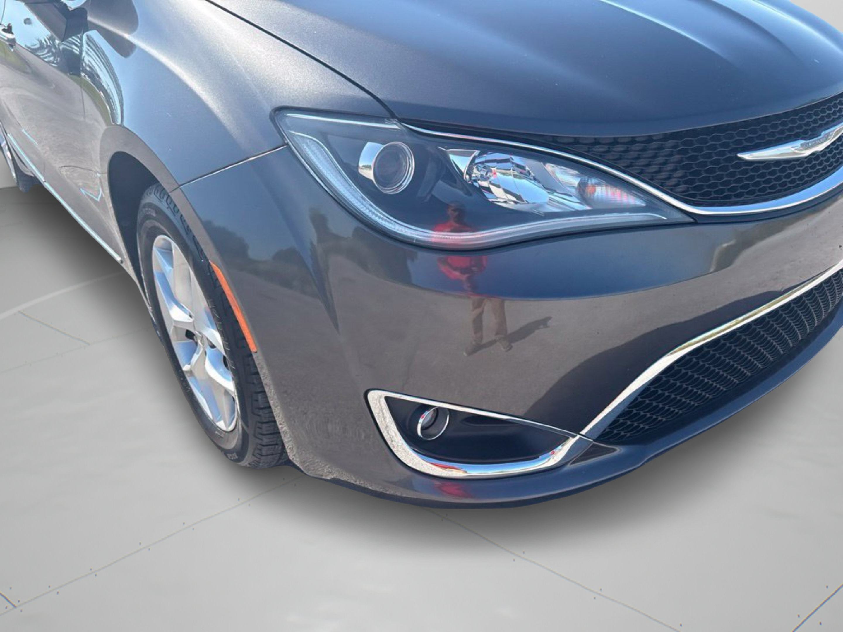 Used 2018 Chrysler Pacifica Touring-L Plus w/ Tire & Wheel Group FWD image 32