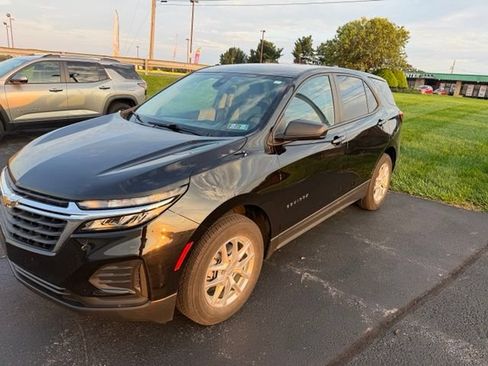 Used 2022 Chevrolet Equinox LS w/ LS Convenience Package AWD/4WD image 4