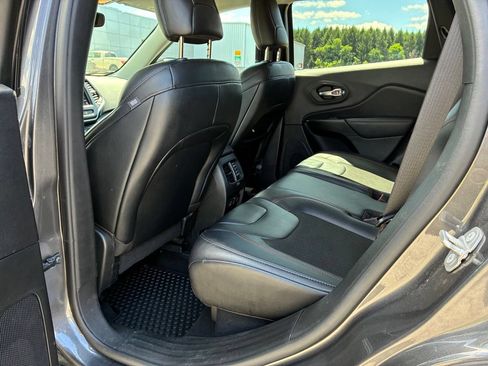 Used 2022 Jeep Cherokee Trailhawk w/ Trailer Tow Group AWD/4WD image 48