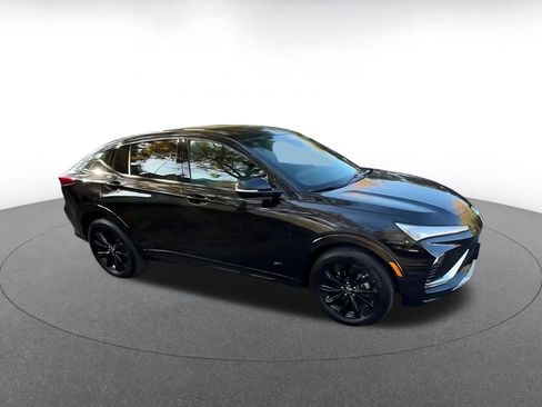 Used 2025 Buick Envista Sport Touring image 2