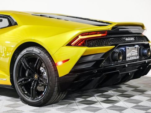 Used 2020 Lamborghini Huracan EVO image 17