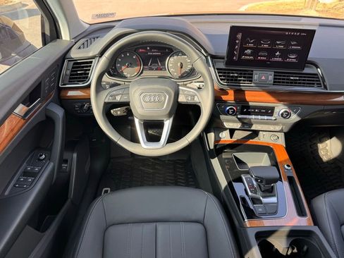 Used 2023 Audi Q5 2.0T Premium w/ Convenience Package image 2