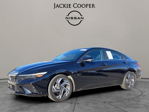 Used 2024 Hyundai Elantra Limited image 1