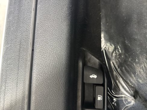 Used 2017 Toyota Camry SE FWD image 16