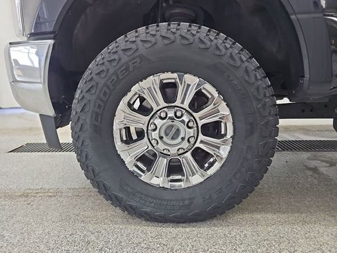 Used 2019 Ford F350 Lariat w/ Chrome Package image 24